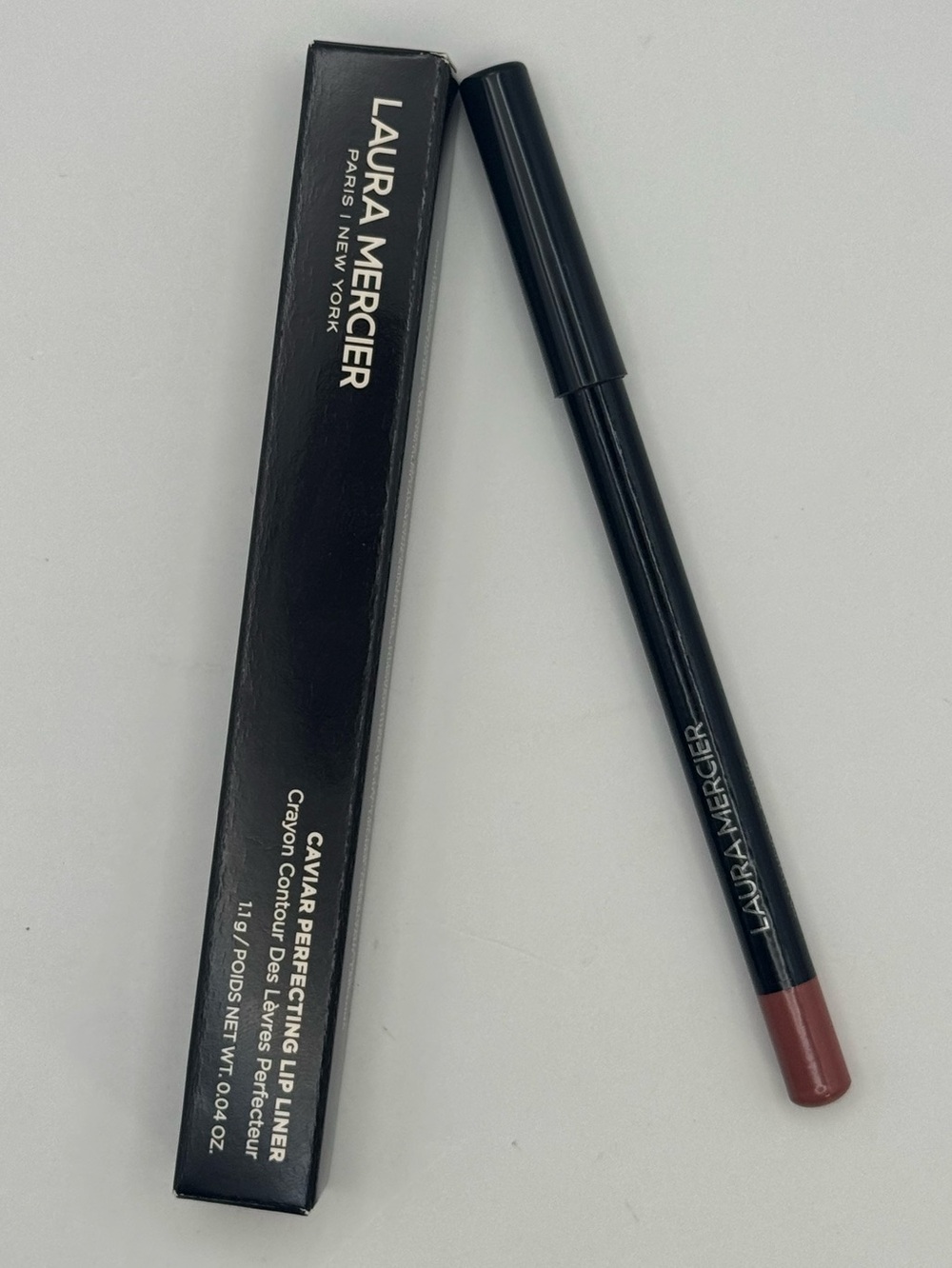 Laura Mercier Caviar Perfecting Lip Liner - Luxurious Mauve - Picture 6 of 10